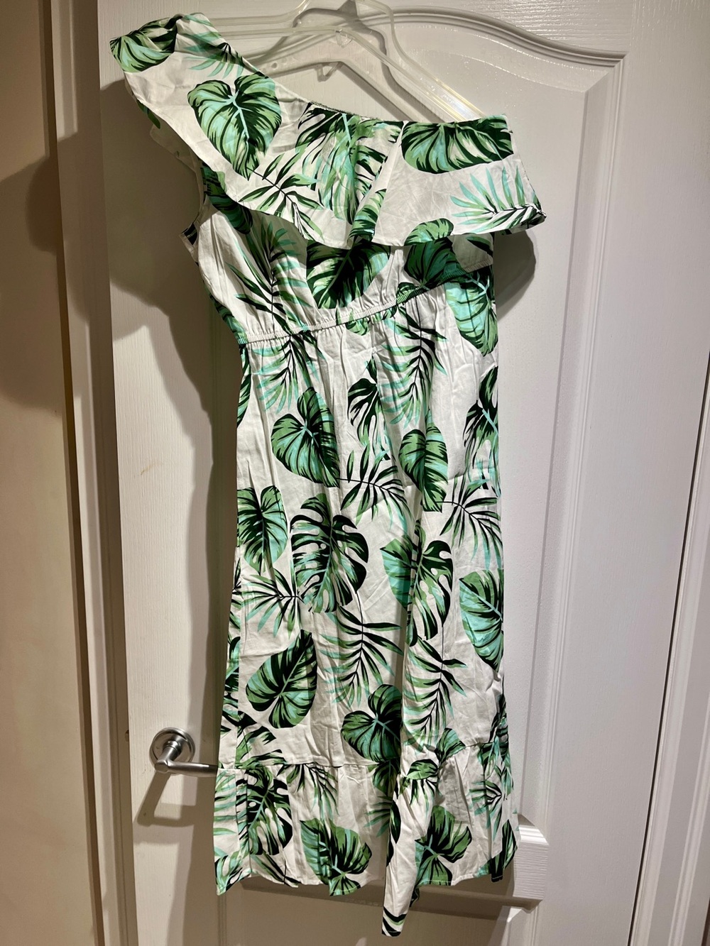 Off-Shoulder Tropical Leaf Print Women’s Dress in Green, Large (New Condition)